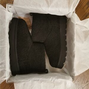 MK Winnie Bootie
Brand new 
7m